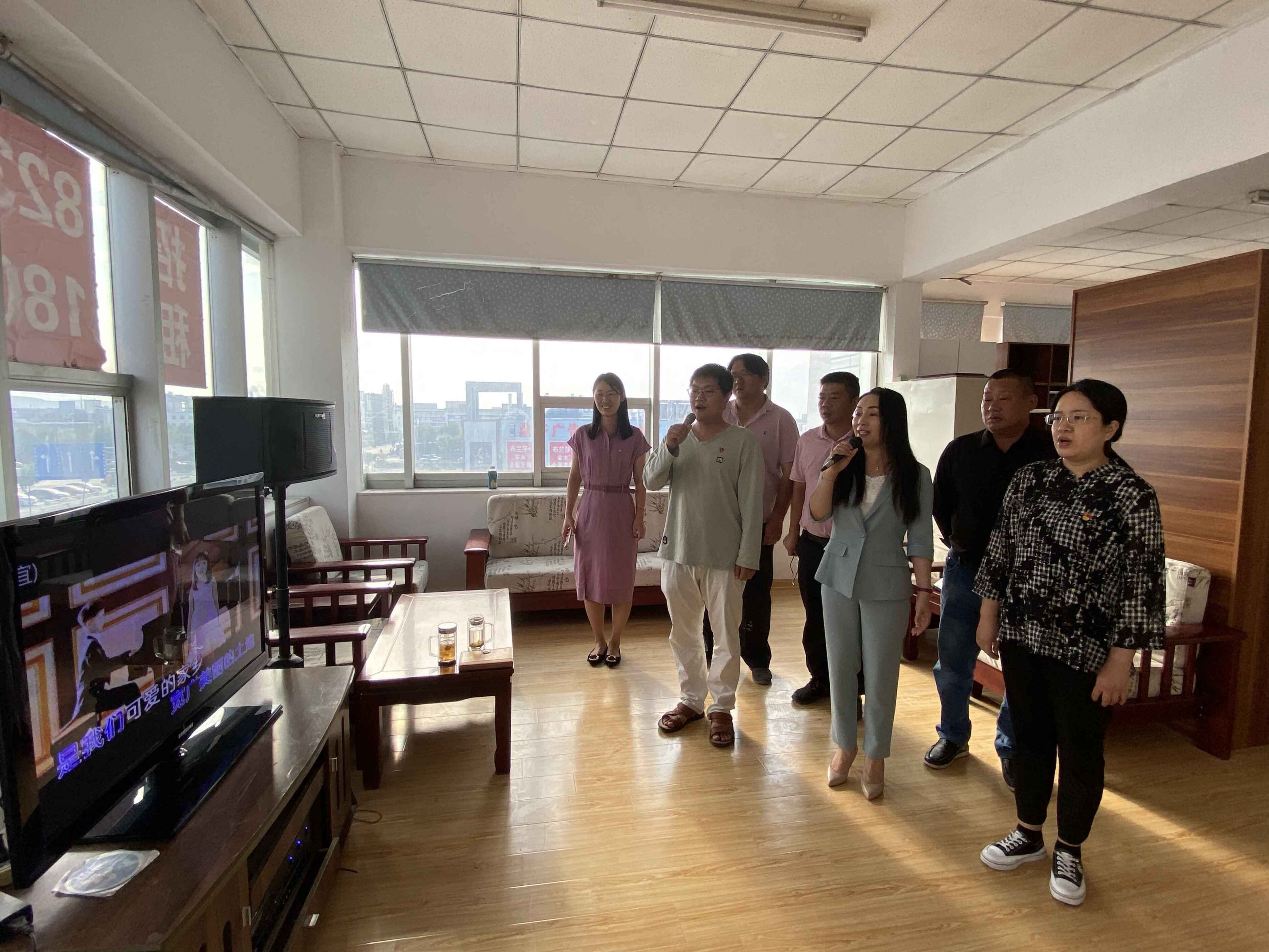 開展紅歌、司歌傳唱